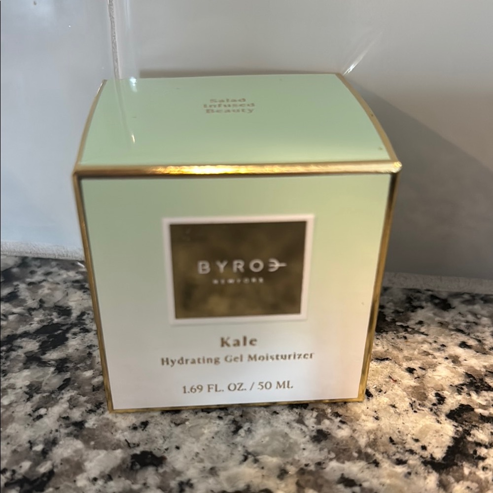 ROE Green and Gold Moisturizer Luxurious Skincare